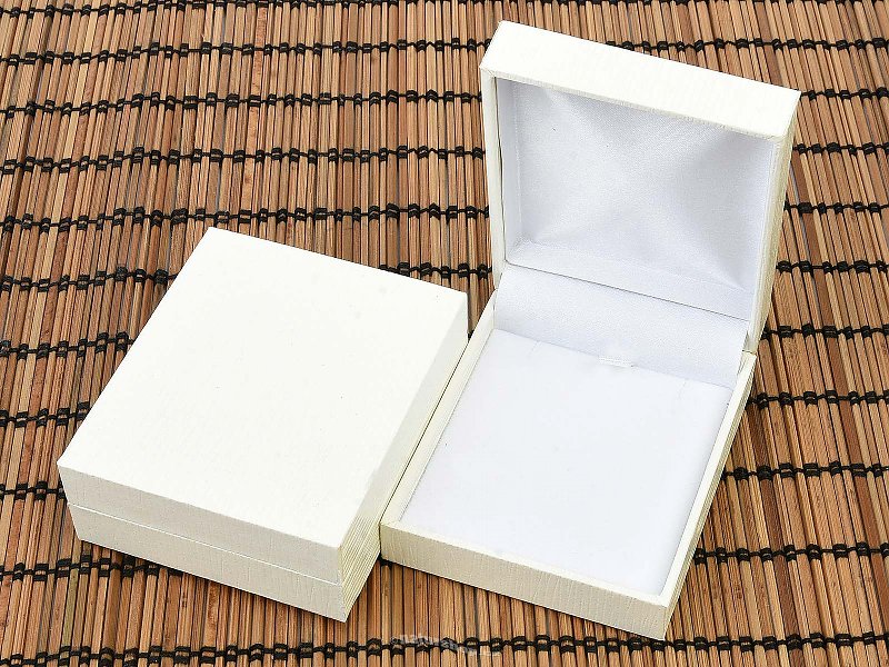 Leatherette gift box white (8 x 7cm)