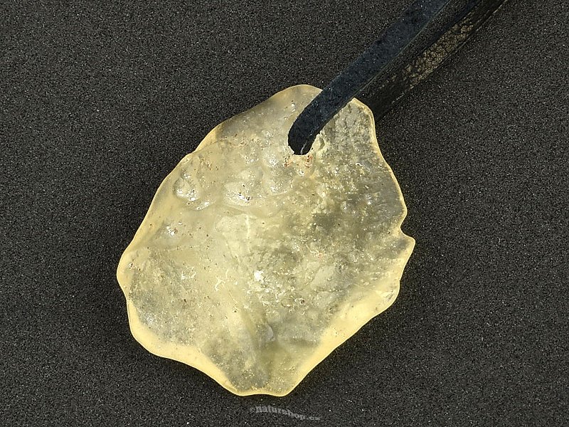 Libyan glass leather pendant (4.3g)