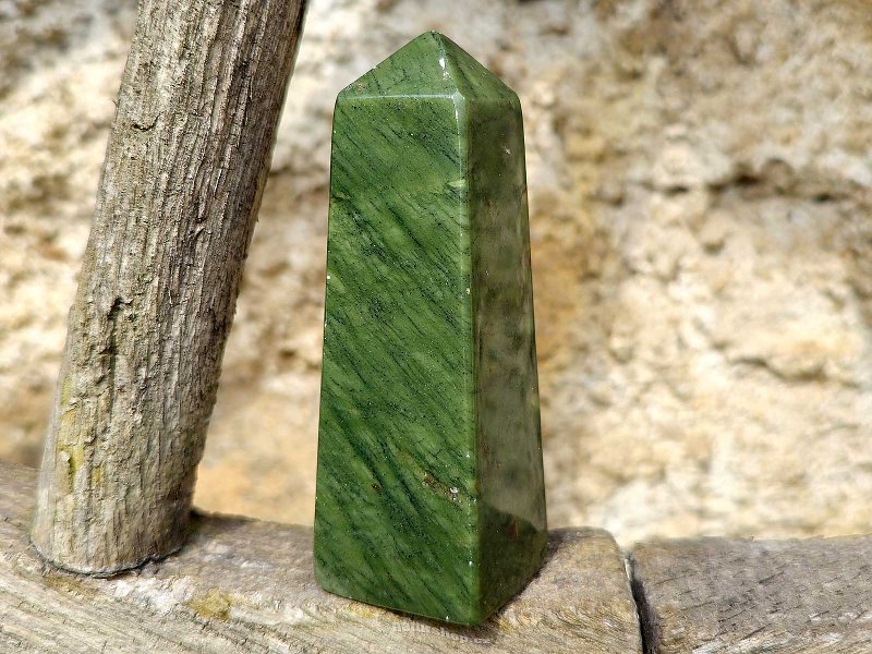 Jade obelisk from Pakistan 198g