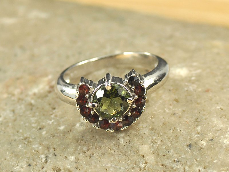 Vltavín prsten s granátem 7mm stříbro Ag 925/1000 + Rh