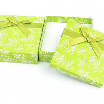 Green gift box with flowers and ribbon 8 x 8cm