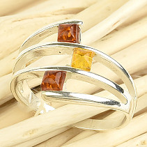 Prsten s jantarem kostičky medové a žluté Ag 925/1000