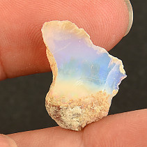 Drahý opál z Etiopie 1,1g v hornině