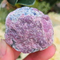 Přírodní rubín krystal 108g z Tanzánie
