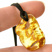 Amber pendant on black leather (2.5g)