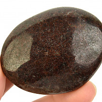 Hladký kámen granát z Madagaskaru 118g