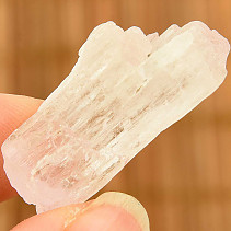 Přírodní kunzit krystal z Pákistánu 9g
