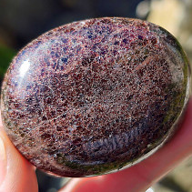Hladký kámen granát Madagaskar 79g