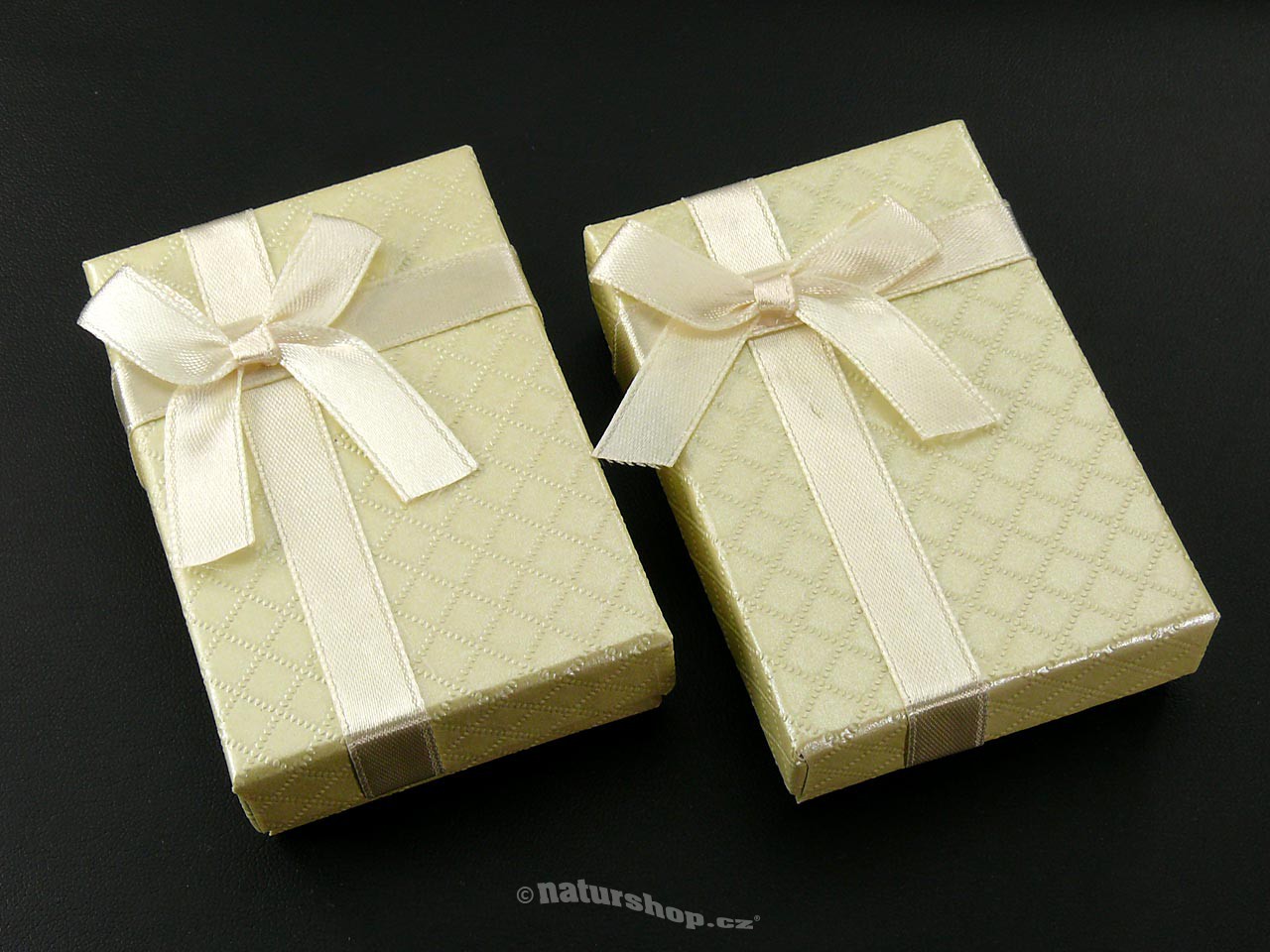 Small gift box with cream ribbon (11.5x7cm) - Gift boxes - Pindea