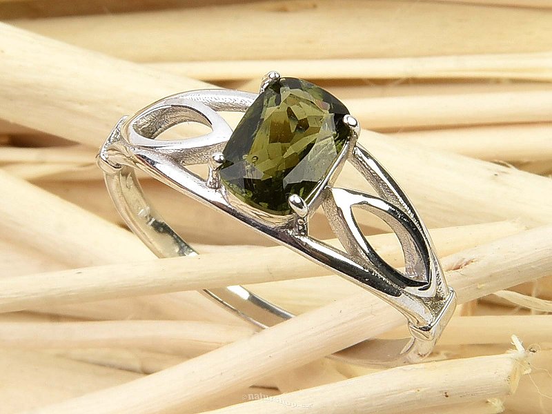 Zdobený prsten s vltavínem 7x5mm standard brus Ag 925/1000