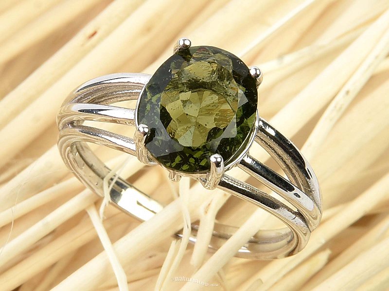 Ring with oval moldavite 10 x 8mm Ag 925/1000