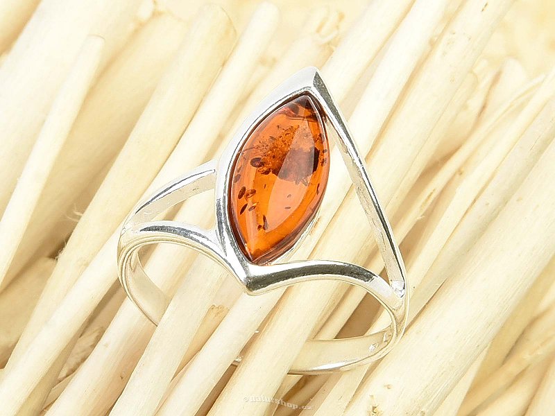 Silver ring with elongated amber Ag 925/1000
