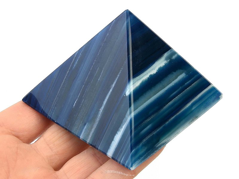 Pyramid dyed agate 249g