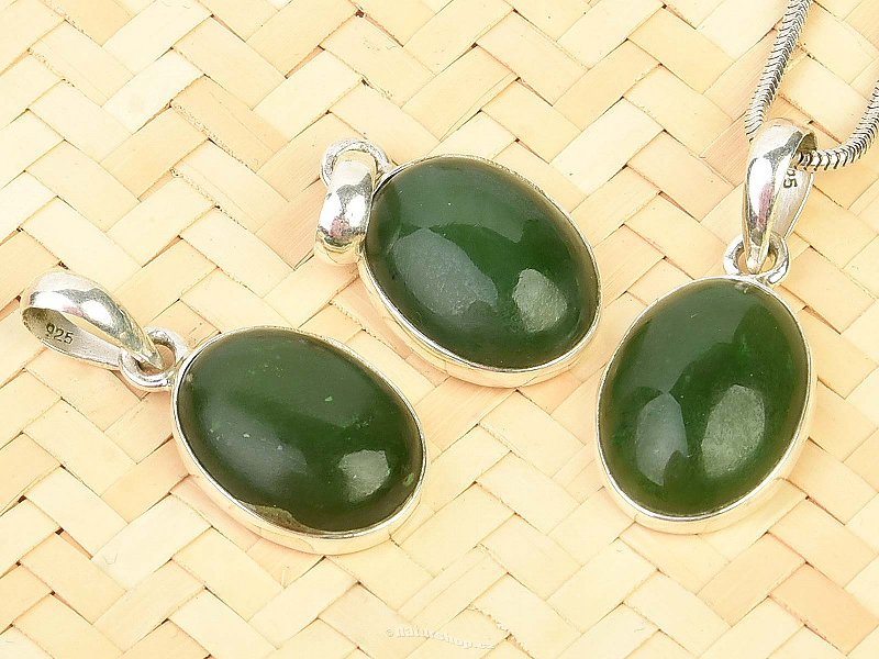 Oval pendant made of jadeite Ag 925/1000