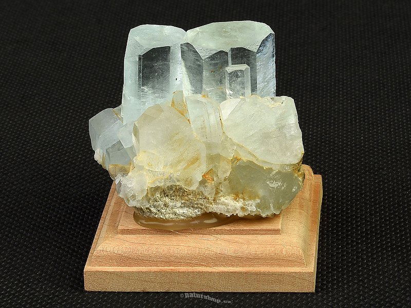 Akvamarín krystaly na podstavci (119,6g)