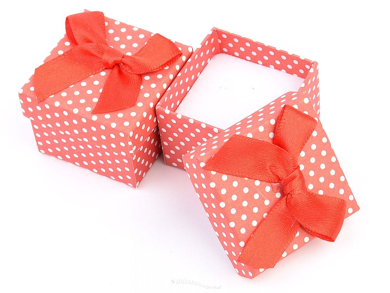Red gift box with 4x4cm ribbon
