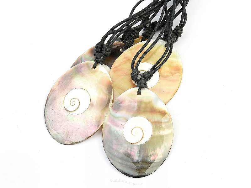 Pearl necklace oval + shiva shell 50mm