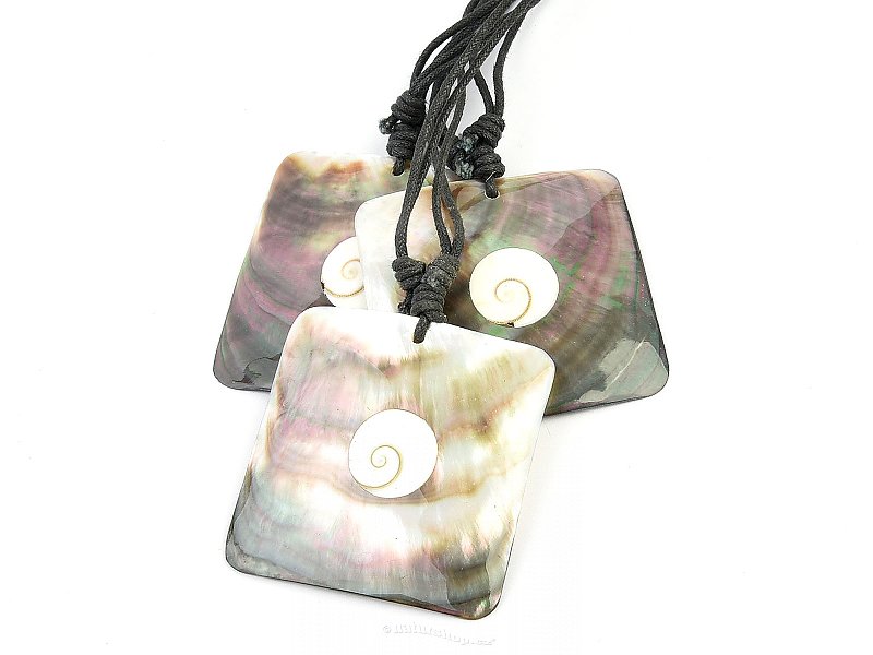 Pearl necklace square + shiva shell 50mm