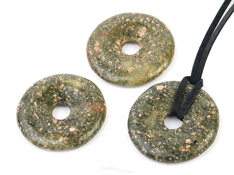 Donut epidot přívěsek na kůži 30mm