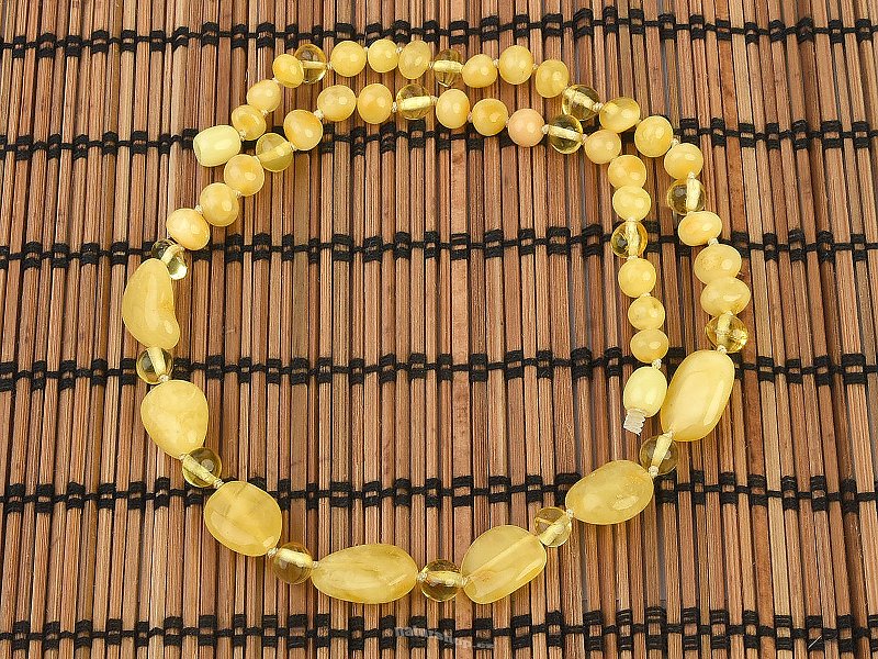 Milky amber irregular necklace (13.16g)