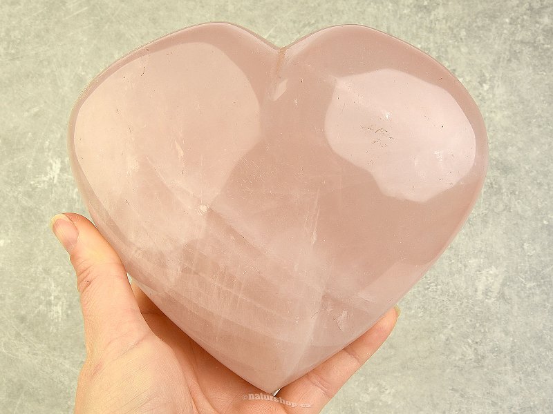 Extra large heart rose from Madagascar 1885g