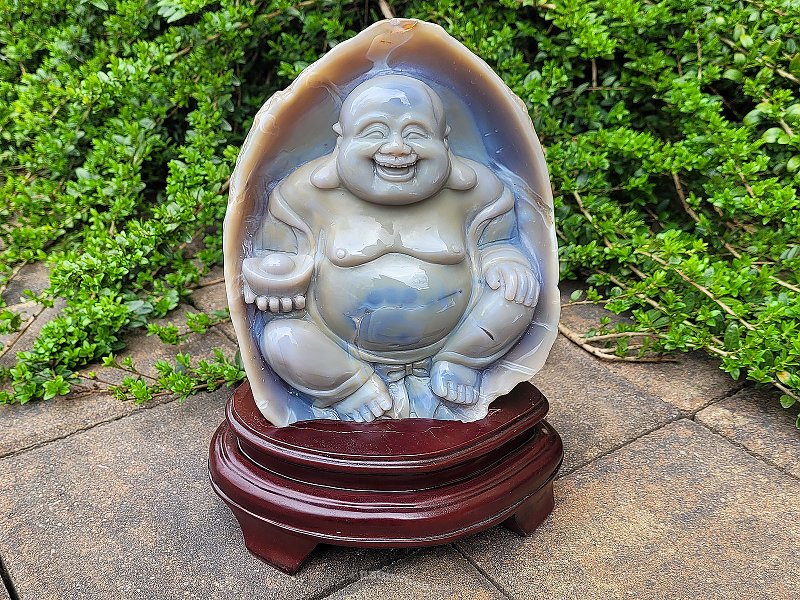 Agate Buddha on a wooden base 4.25 kg