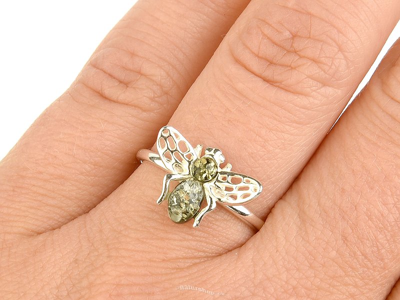 Prsten s jantarem zelená včelka Ag 925/1000