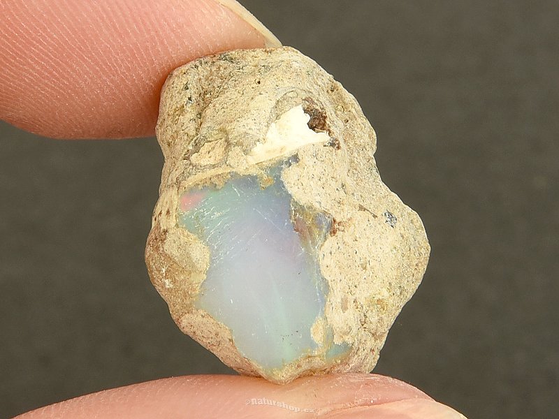 Precious opal in the rock of Ethiopia (3.9g)