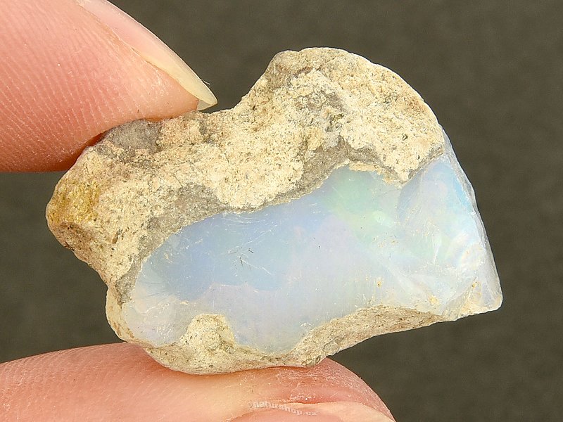 Expensive opal in the rock of Ethiopia 3.9g