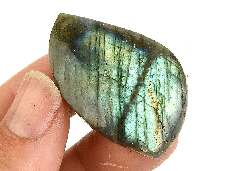 Labradorite in the shape of a muggle 15g with colored reflections