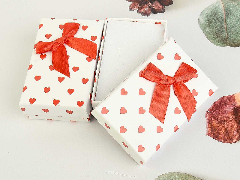 White gift box with red hearts 5.5 x 8.5 cm