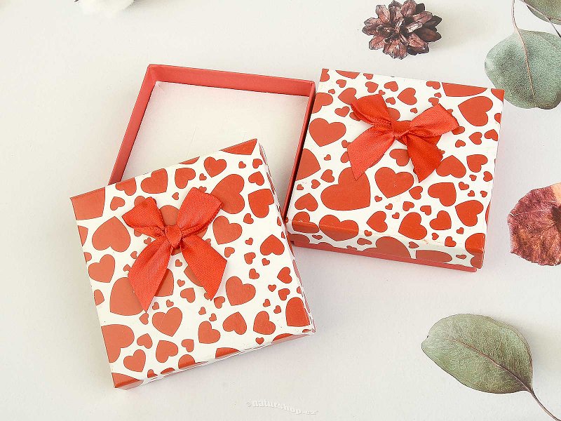 Gift box with hearts and bow 9 x 9 cm