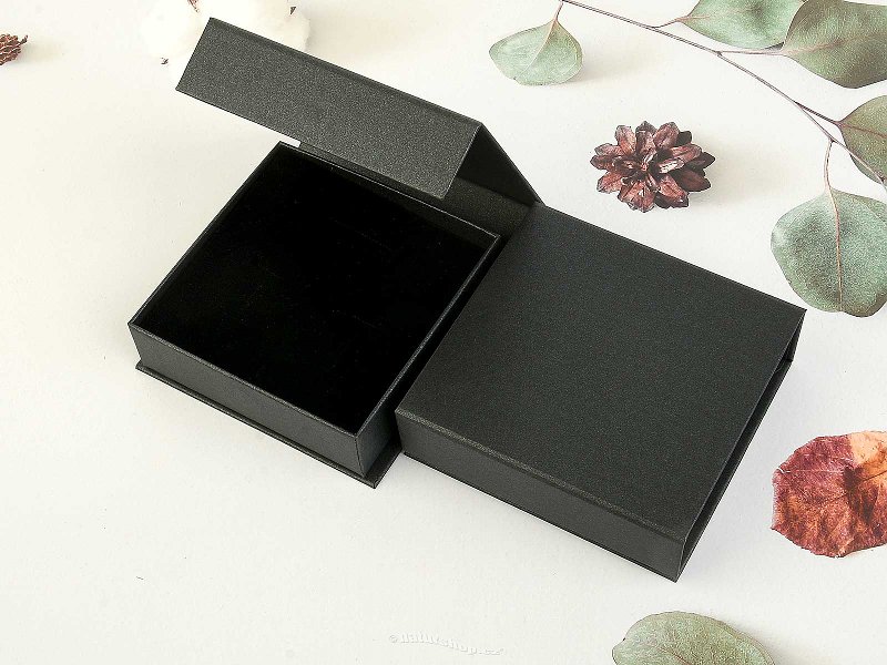 Opening gift box black 9 x 9 cm