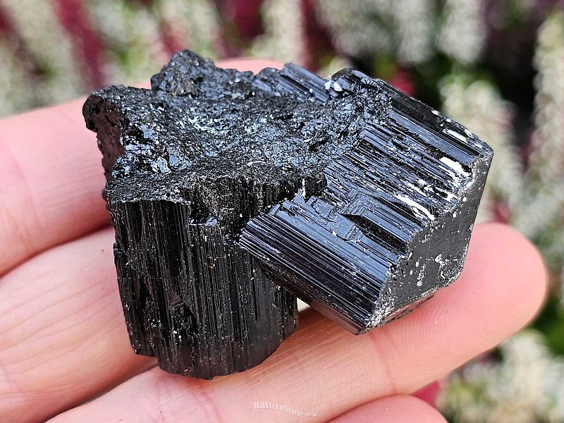 Turmalín černý surový krystal skoryl (Madagaskar) 61g
