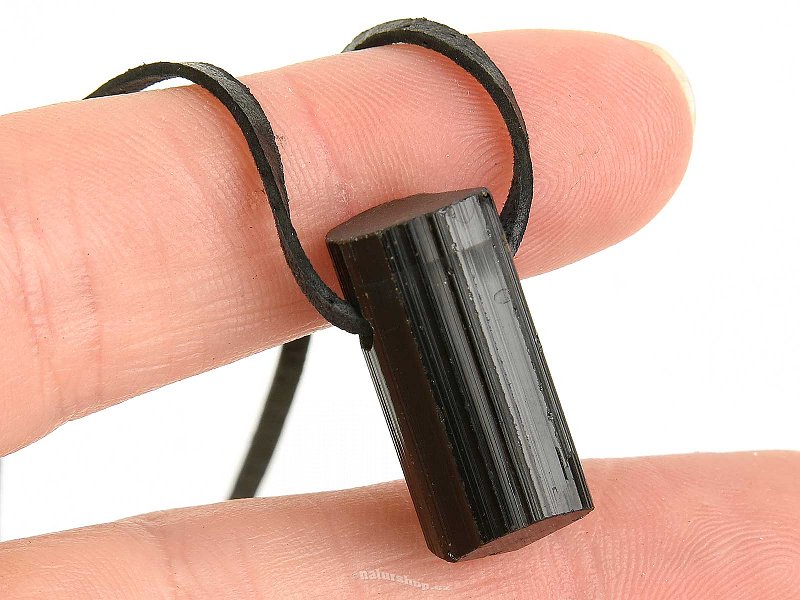 Leather pendant tourmaline skoryl crystal black (5.7g)