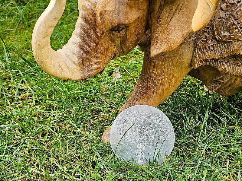 Podložka ze selenitu slon cca 10cm