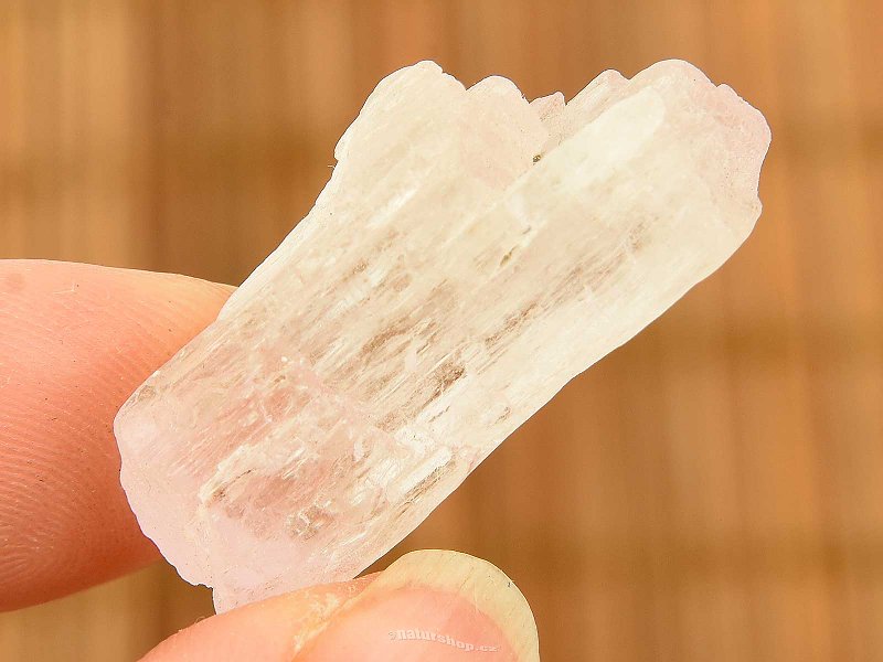 Přírodní kunzit krystal z Pákistánu 9g