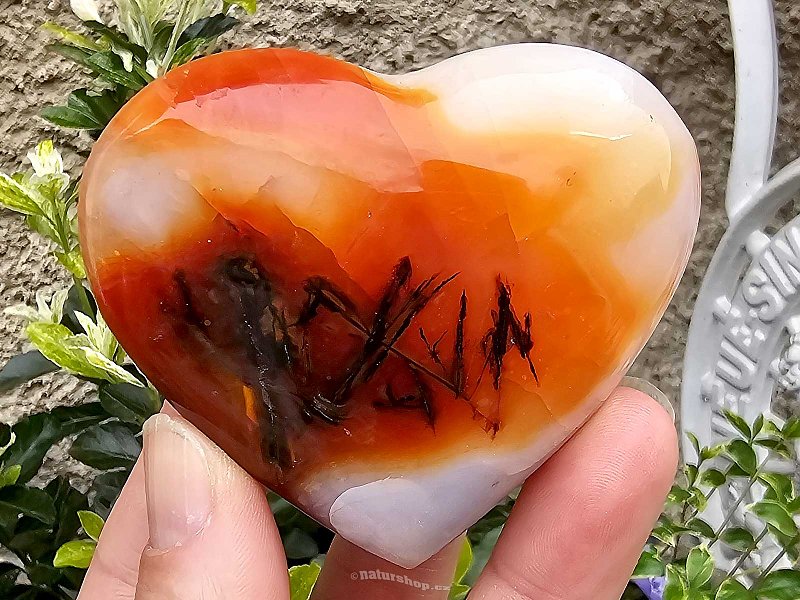 Heart polished from carnelian (Madagascar) 160g