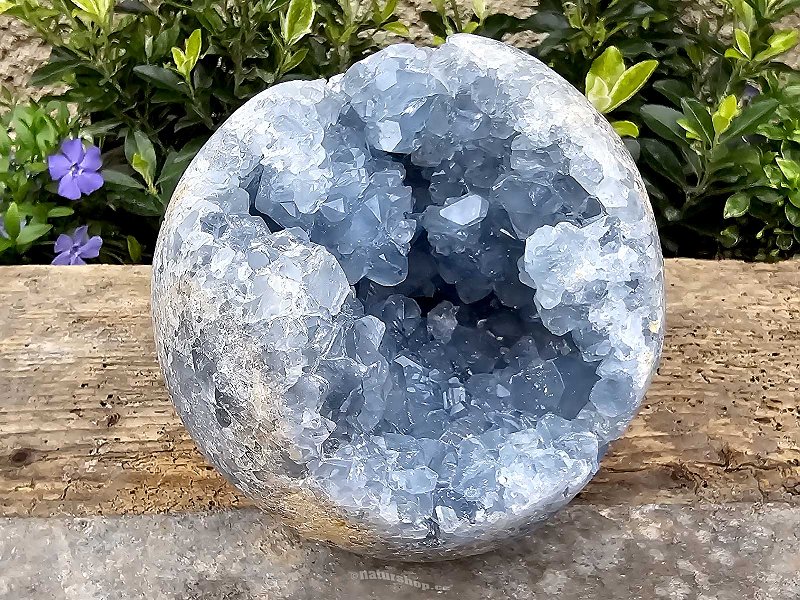 Celestýn koule s krystaly z Madagaskaru 3054g