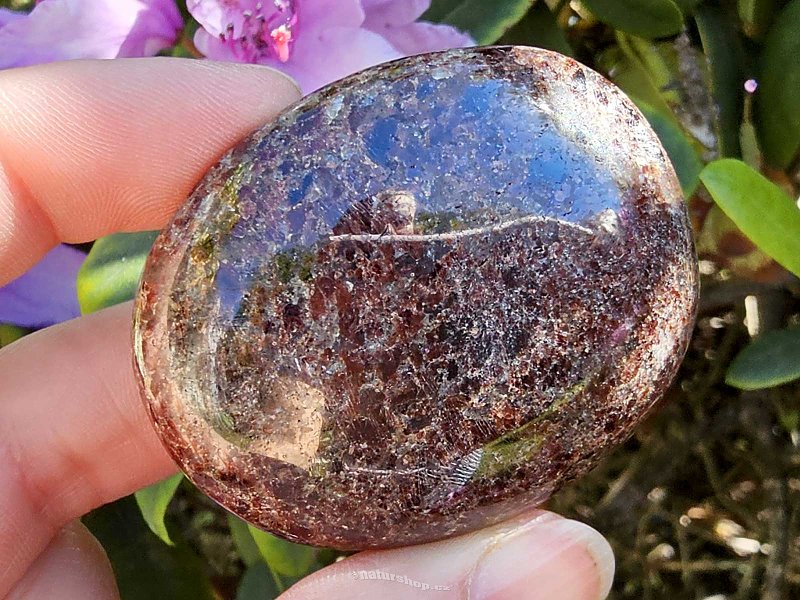 Hladký kámen granát Madagaskar 87g