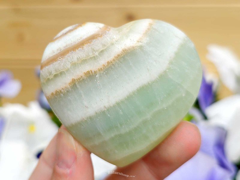 Heart smooth calcite pistachio (118g)