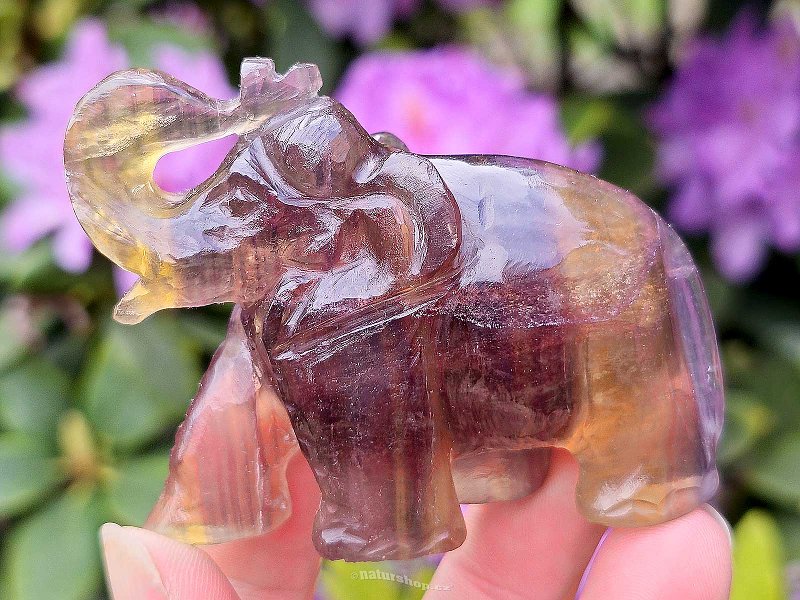Fluorit pruhovaný slon pro štěstí 117g Indie