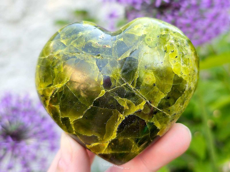 Hladké srdce zelený opál 241g Madagaskar