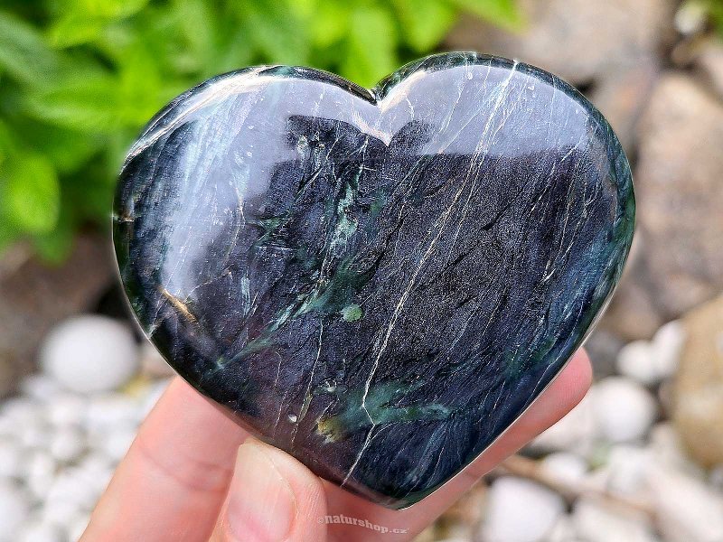 Polished heart jade from Pakistan 151g