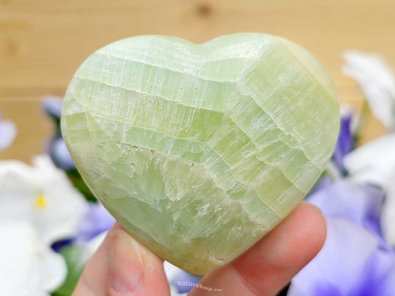 Heart smooth pistachio calcite 127g