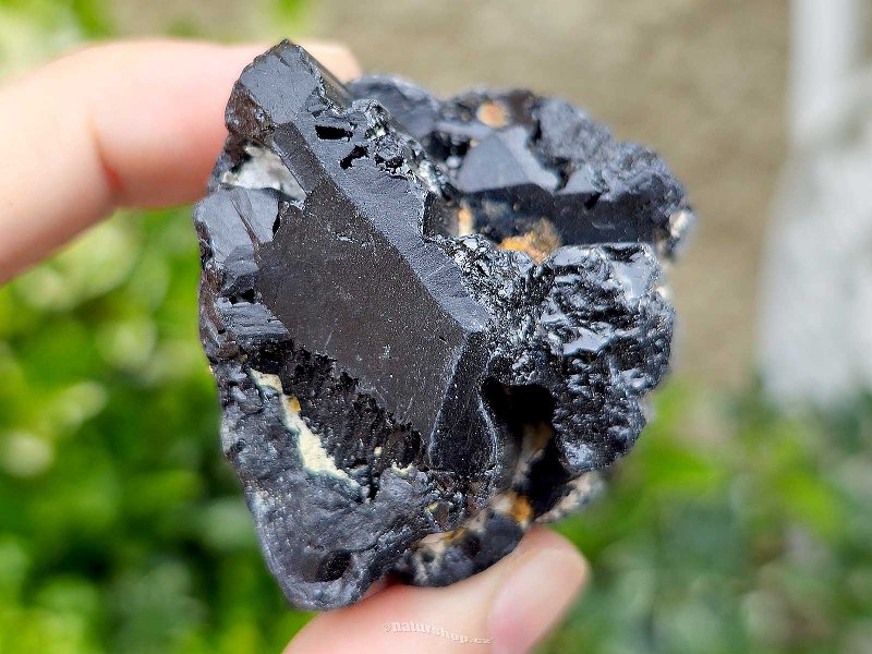 Turmalín černý skoryl krystal 100g z Madagaskaru