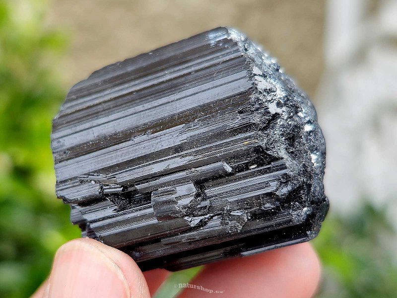 Turmalín černý skoryl krystal 64g z Madagaskaru