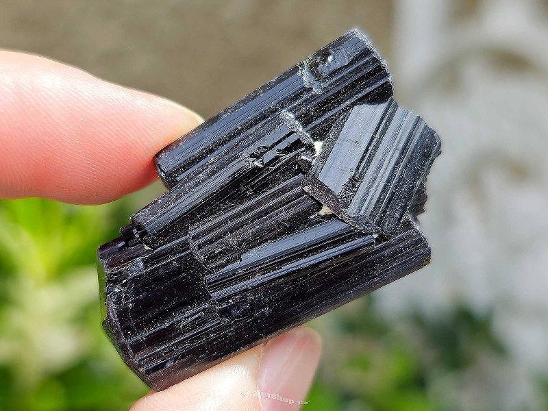 Turmalín černý skoryl krystal 23g z Madagaskaru
