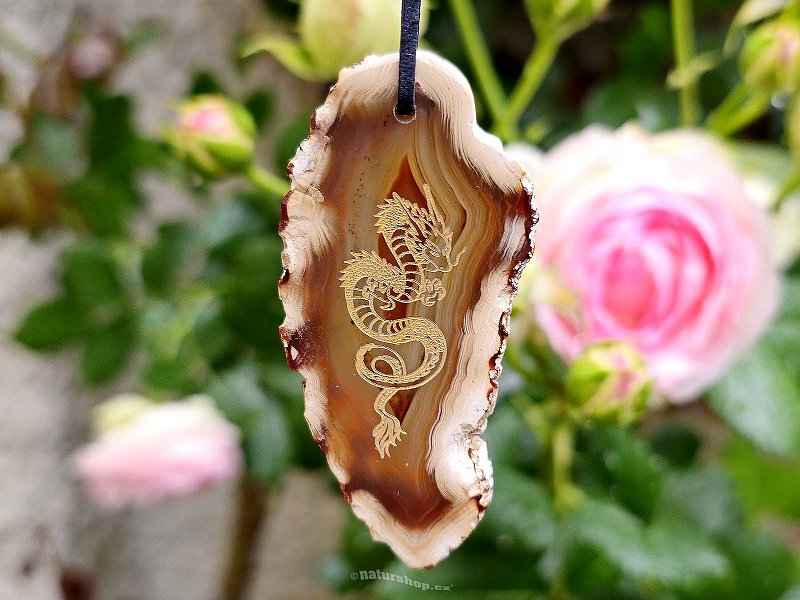 Agate slice leather pendant Chinese dragon 21g
