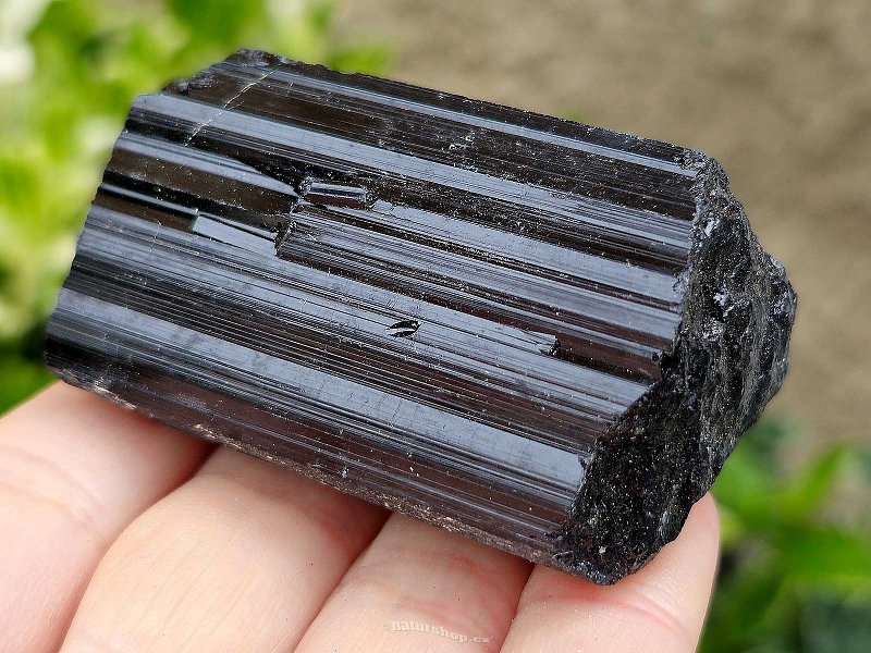 Turmalín černý skoryl krystal 111g z Madagaskaru